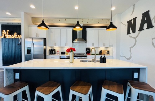 Hurwood Heights House | ★Massive Roofdeck★NEW Home-4Bd/3.5Ba- 3miles to downtown
