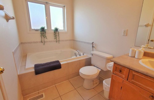 Village at York University House | Master bedroom at YorkU with parking. Walk to subway