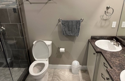 Fort St. John House | Master bedroom (private bathroom)