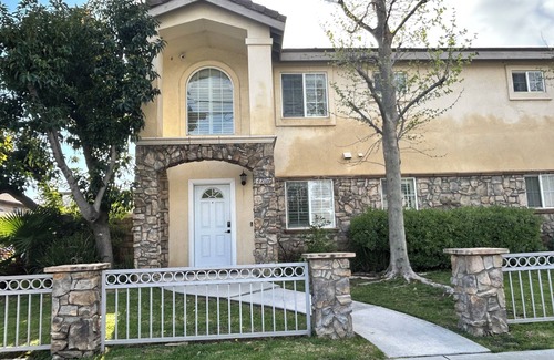 Baldwin Park House | Master Bedroom Private bathroom/Pet friendly/long stays welcome.