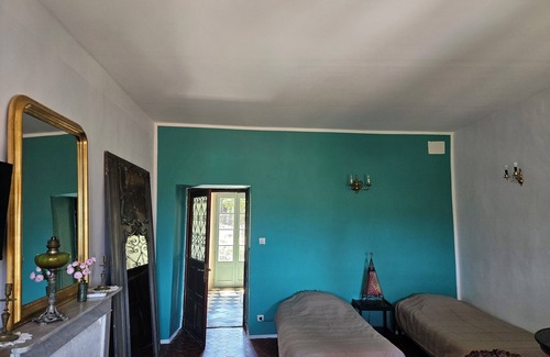 Rapale Bed & Breakfast | Master bedroom with living room