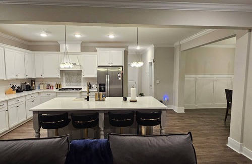 Langley House | Masters Rental 2025: Spacious 5-bedroom Pet Friendly, Corner lot, Wifi