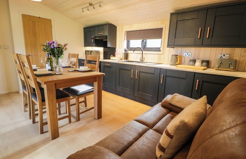 Llanelidan Cottage | MATH (LODGE 3), pet friendly, with hot tub in Corwen