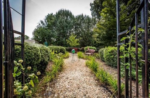 Matthews Bed & Breakfast | Matthews Manor Bed & Breakfast