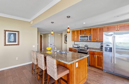 Honokowai Condo | Maui Resort Rentals: Honua Kai - Upgraded 8th Floor Interior Combo, 3 Bedrooms, Stunning Ocean Views plus Wrap-Around Balcony!