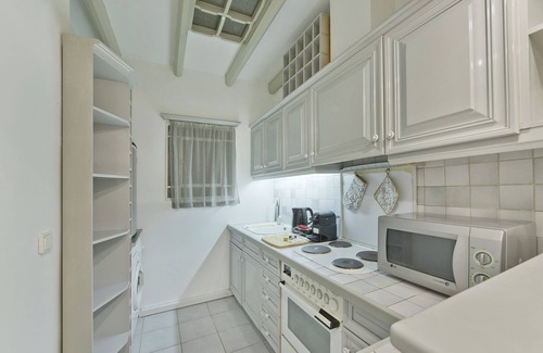 Ilisia Apartment | Mavili Square Cozy Apt AC & Kitchen, near Metro