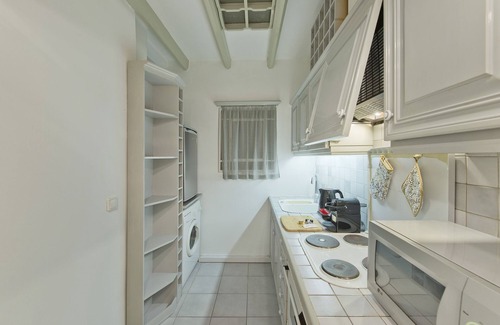 Ilisia Apartment | Mavili Square Cozy Apt AC & Kitchen, near Metro
