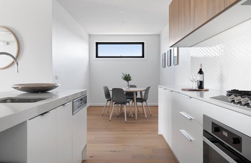 Moonee Ponds Apartment | Maximise Your Outdoor Living Experience in This Glorious 2 Bed 2 Bath Apartment