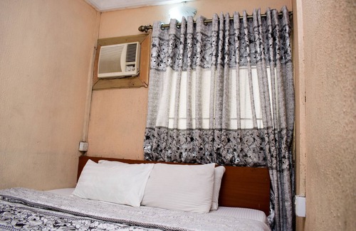 Mushin Hotel | Maxton Suites Magodo