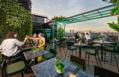 Hanoi Backpacker Quarter Hotel | MAY DE VILLE Crown Hotel