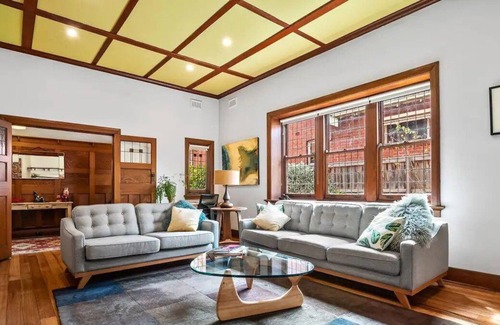 St. Kilda East House | "Mayfair" it is! Massive A+ Edwardian 4 Bdr Home, sleeps 8. A+ stay.