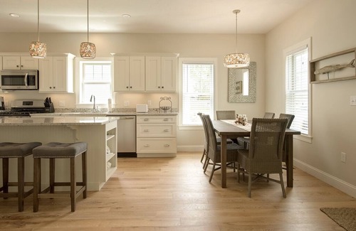 Dennis House | Mayflower Beach Villas - BAYVIEW