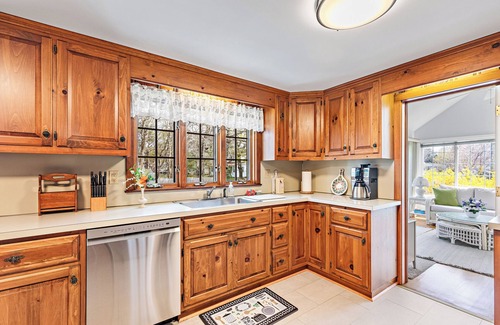 Dennis House | Mayflower Cottage - Cape Cod Retreat a Short Walk from Mayflower Beach in Dennis