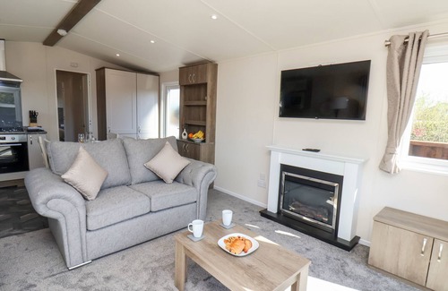 Runswick Bay Cottage | MAYFLOWER LODGE, pet friendly, character holiday cottage in Staithes