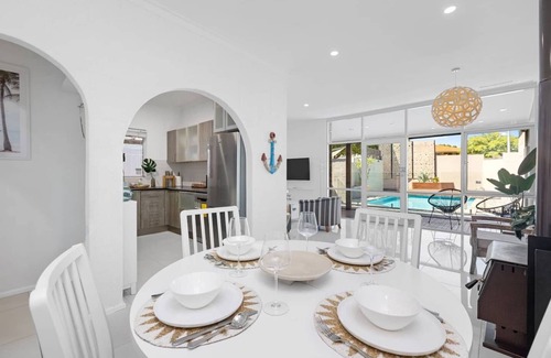 Maylands House | Maylands Coastal Vibe by Home2BnB