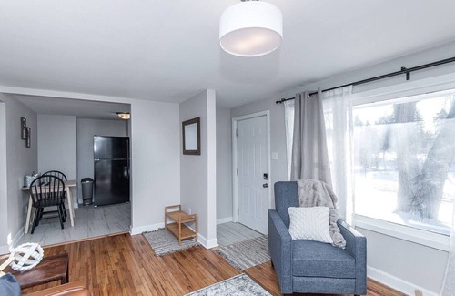 Kutzky Park House | Mayo Discount! 2 main floor bedrooms and bath. Recliner. 6 blocks to Mayo Clinic