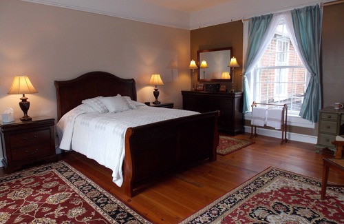 Buckingham House | Maysville Manor Bed & Breakfast
