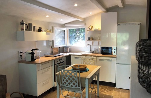 Lorgues Cottage | Mazet Provençal, in the shade of oak and olive trees: the flavor of the moment.