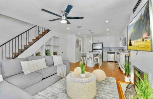 Central Mission Beach Apartment | MB 2 Condos 4BR/4BA+Loft+Huge Rooftop Deck by Sand