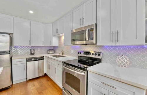 Central Mission Beach Apartment | MB 2 Condos 4BR/4BA+Loft+Huge Rooftop Deck by Sand