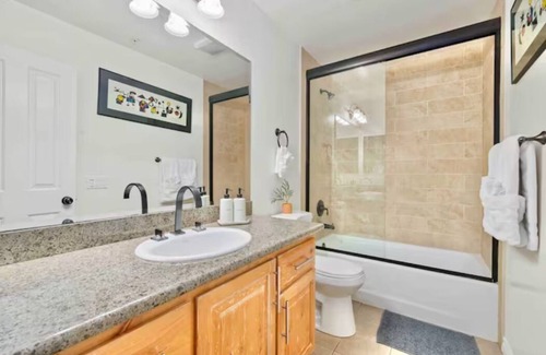 Crown Point Condo | MB Contemporary 4BR/3BA Steps to Sand with Garage