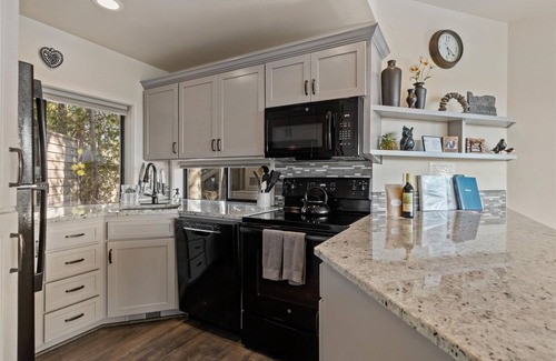 Century West House | MBV 511 | Mt Bachelor Village Resort, river views new deck and hot tub