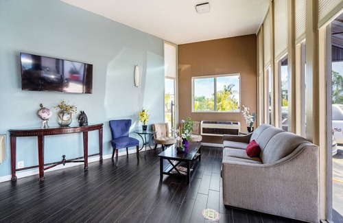 Southwood Riviera Hotel | MC Pacific Inn & Suites
