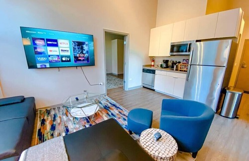 Near South Side Apartment | McCormick Place 2br/2ba with optional parking and sleeps 6