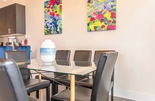 Prairie District Apartment | McCormick Place 3b/2b family oasis with optional parking for up to 10 guests