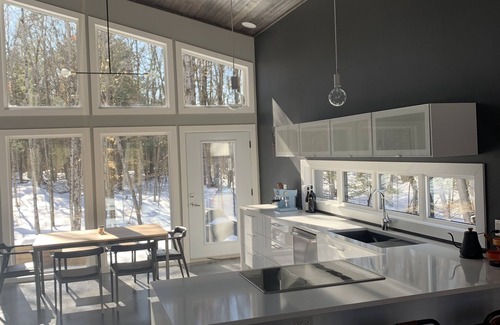 Douro-Dummer House | MCCRACKEN’S MID CENTURY MODERN LUXURY COTTAGE