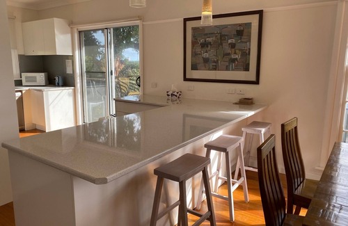 McCrae House | McCrae, the perfect stay. Short walk to beach plus beautiful bay views