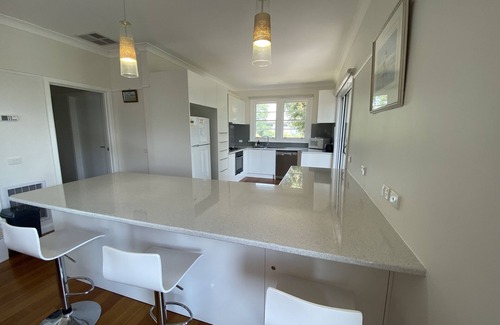 McCrae House | McCrae, the perfect stay. Short walk to beach plus beautiful bay views