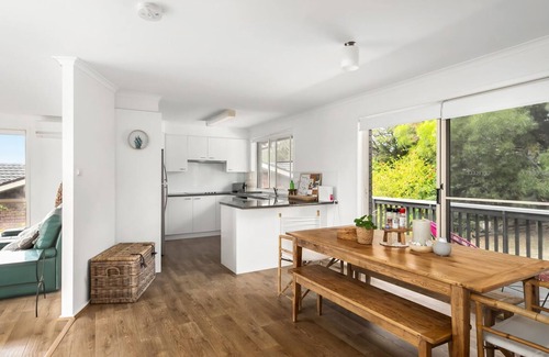 Mollymook Beach House | Mcgrath welcomes you to Treetop Escape in Mollymook