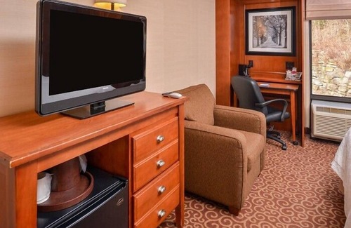 Ross Township Hotel | McKnight Hotel