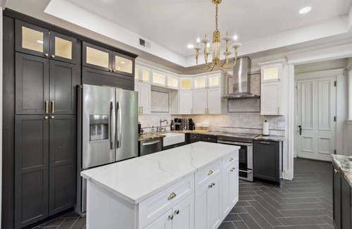 Evergreen House | McLean Manor w/2 Hot Tubs & Guest House