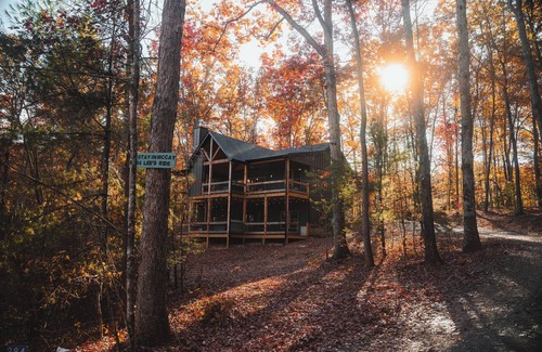 McCaysville Cabin | McStay in McCay - Charming 4-bed cabin w/outdoor fireplace and large jacuzzi!
