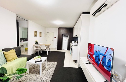 Melbourne Central Business District Apartment | ❤️MDSTS07/InnerCBD/SkyHigh View/1Min To Station/FREE(Heated Pool/GYM/Tram)