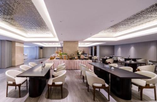 Jiangxia District Hotel | ME Yinhe International Hotel