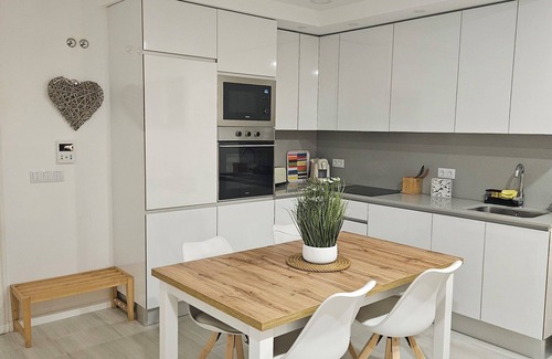 Sesimbra Apartment | ME&YOU Apartment in Sesimbra , 300 mts from the beach with free parking.