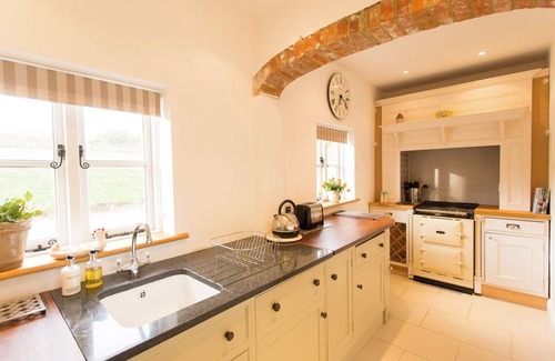 Petham Cottage | Meadow Cottage a pretty, Secluded 4 bedroom house.