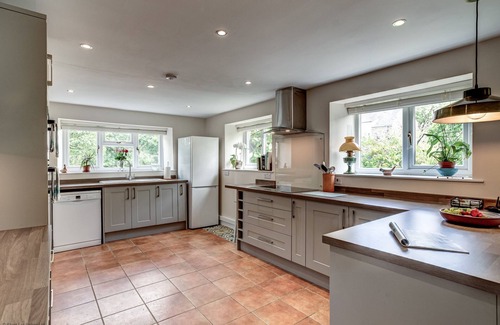 Bicester House | Meadow Cottage | Oxfordshire Holiday Let | 4 Beds & Sleeps 8