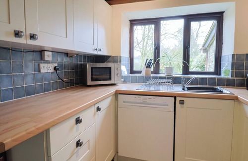 Honiton Cottage | MEADOW COTTAGE, pet friendly, character holiday cottage in Upottery