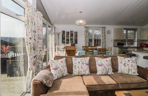Newton Ferrers Cottage | MEADOW LODGE, family friendly in Newton Ferrers