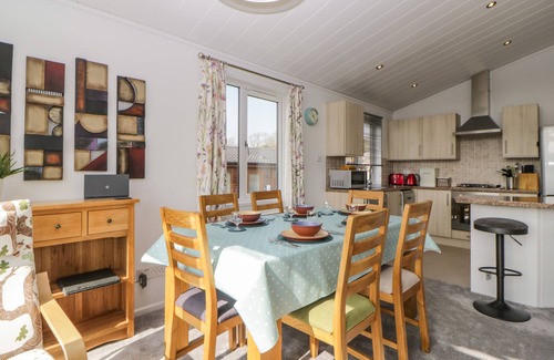 Newton Ferrers Cottage | MEADOW LODGE, family friendly in Newton Ferrers