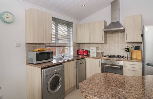 Newton Ferrers Cottage | MEADOW LODGE, family friendly in Newton Ferrers