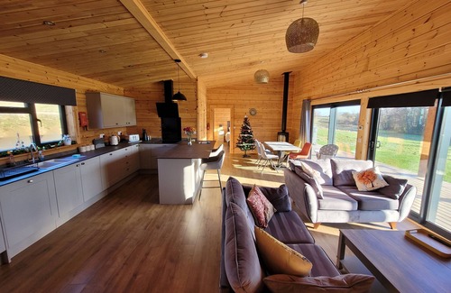 Burstall Cottage | Meadow Valley Lodges - Lodge 3 with hot tub