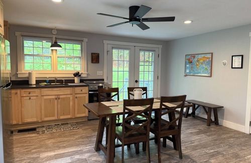 Windsor House | Meadow View- 35 Acres outside your door