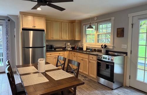Windsor House | Meadow View- 35 Acres outside your door
