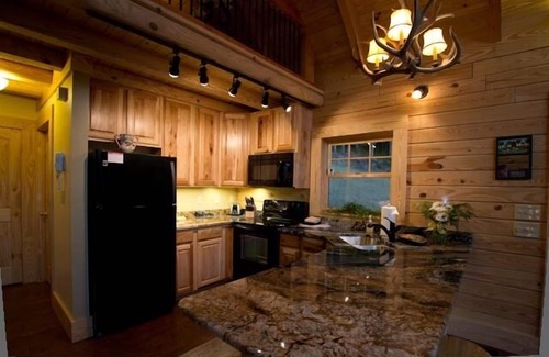 Lexington Cabin | Meadow View Cabin, a deluxe log home near Lexington VA.