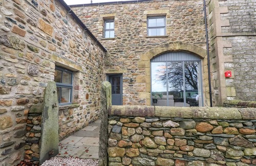 Ingleton House | MEADOW VIEW COTTAGE, pet friendly, with open fire in Ingleton